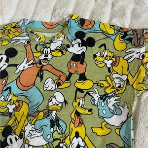 Disney Junior 5T Colorful Green Mickey Mouse Pluto Goofy Graphic Print Tee